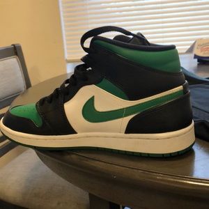 Jordan 1 mid green toe